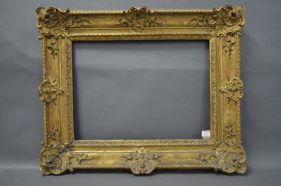 CADRE en chêne sculpté et doré à décor de…