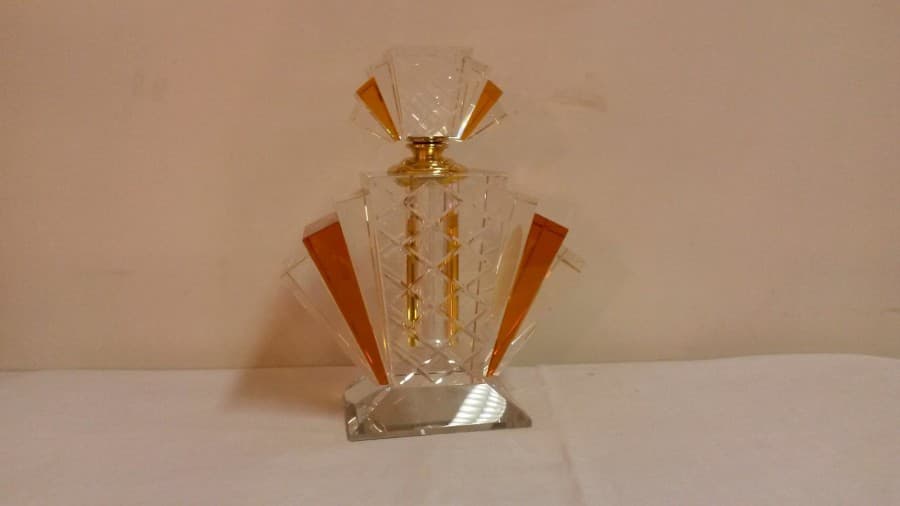 FLACON A PARFUM en cristal taillé Haut : 27 cm Larg : 22 cm - Osenat
