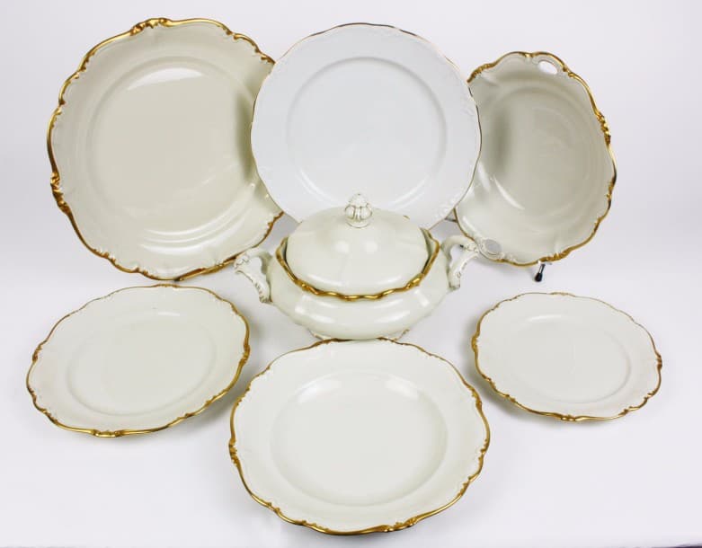 ROSENTHAL Service de vaiselle en porcelaine blanche a contour...