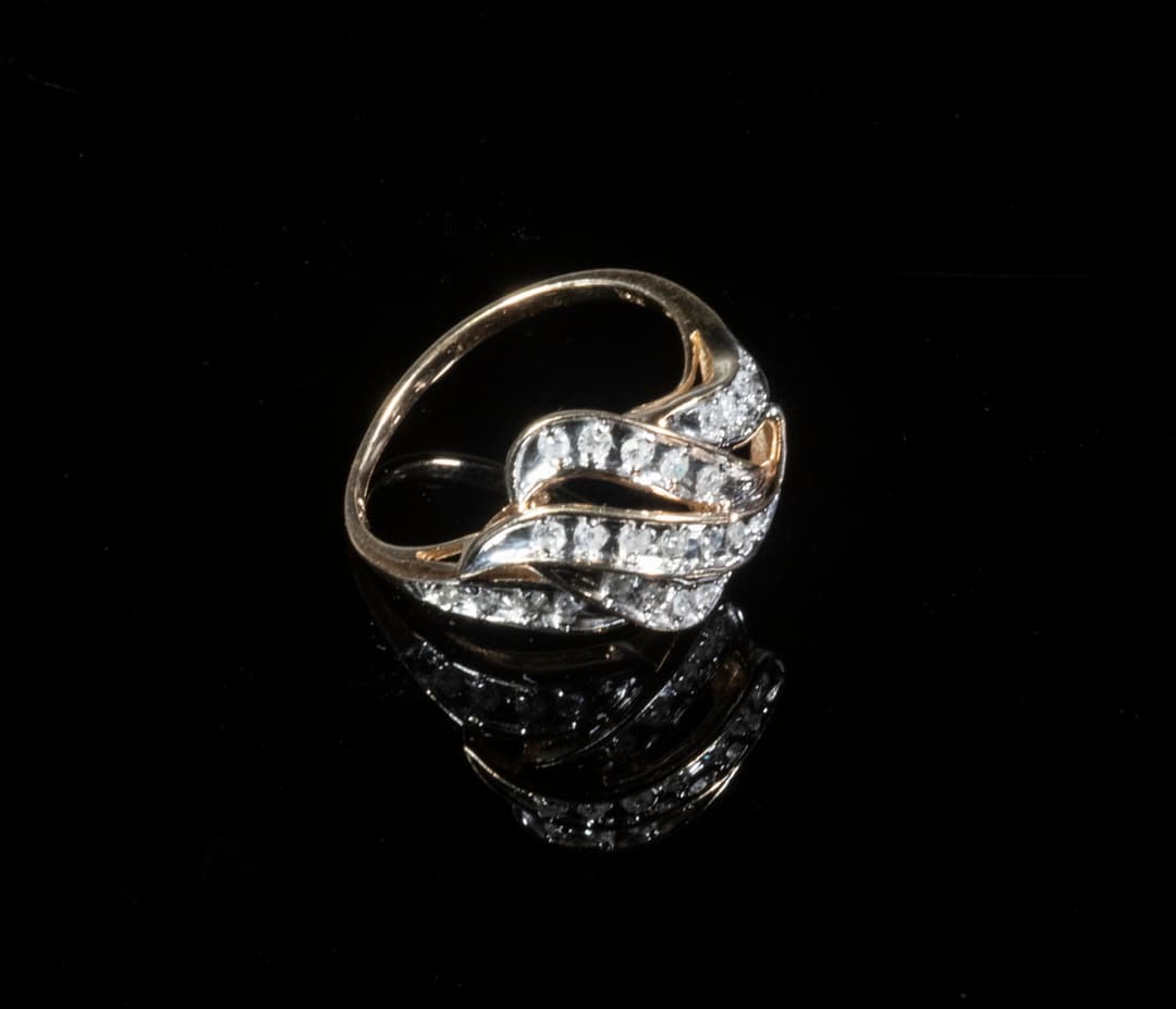 LADIES DIAMOND RING