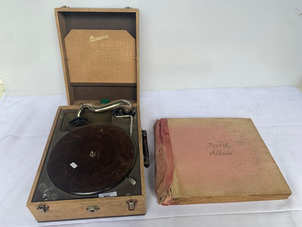 Oceanic phonograph in case