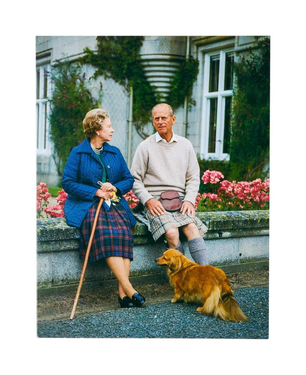 Queen Elizabeth II | 1990 Signed Holiday Card With Photograph