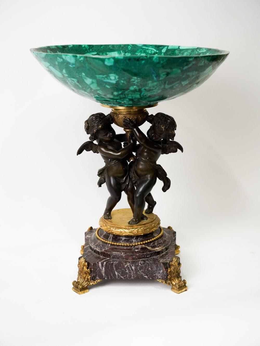 Centerpiece with putti in bronze