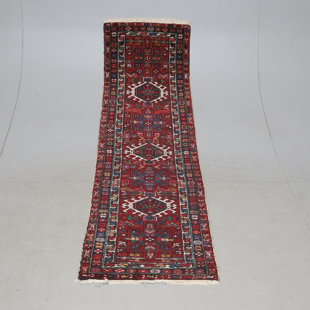 MATTA, orient, galleri, ca 245x73 cm.