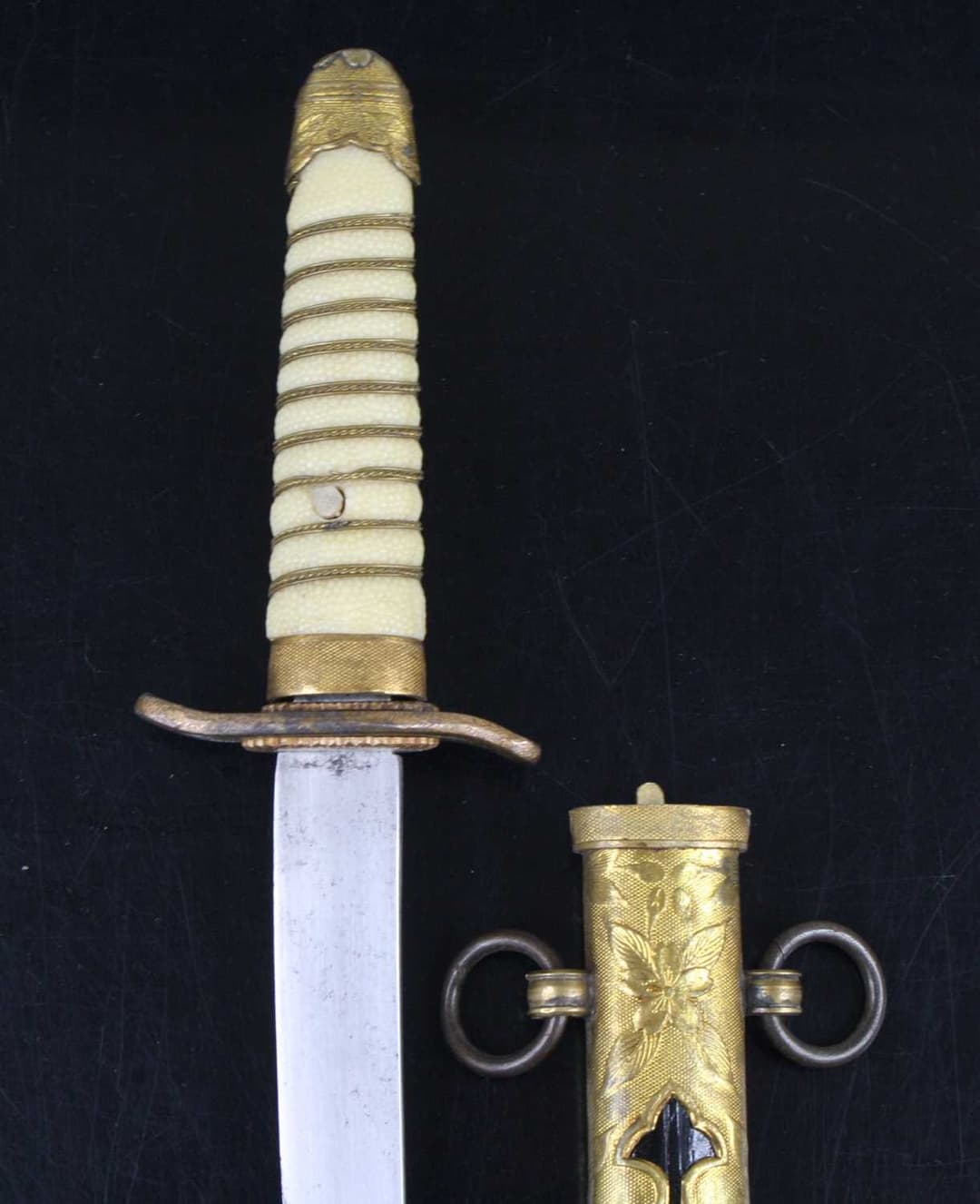 A WW II Japanese Officer's dirk, having a 27cm single