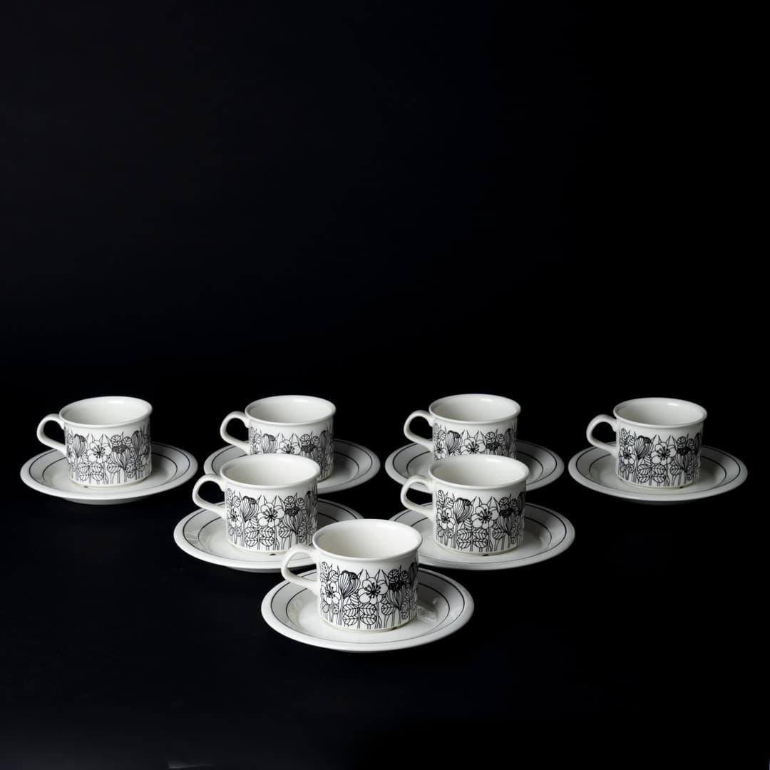ESTERI TOMULA. Kaffeservis, 7 delar, porslin, "Krokus", formgiven