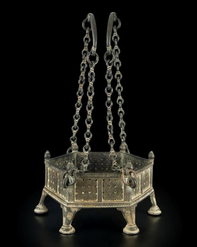 An cast bronze brazier