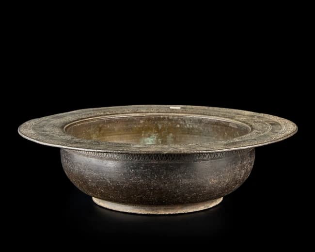 A Mughal engraved basin