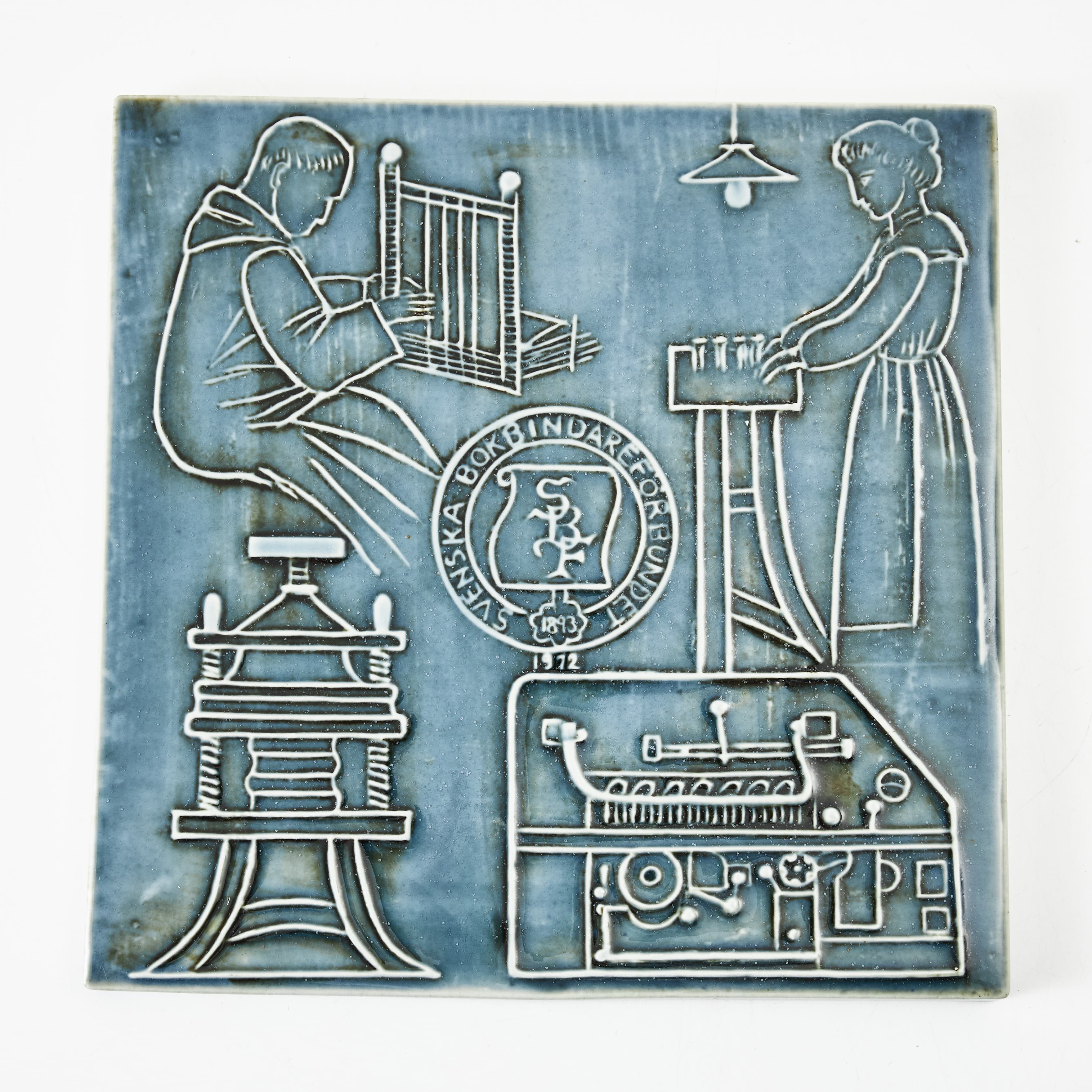 LISA LARSON. RElief, Svenska bokbindareförbundet, Gustavsberg, glaserat