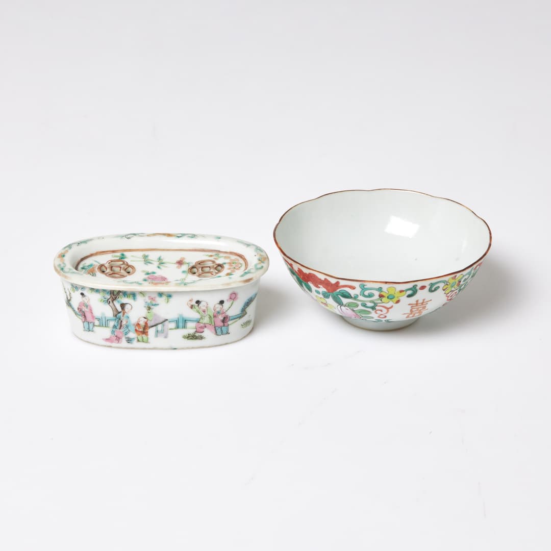 SKÅL och BURK FÖR SYRSOR. 2 dlr, Kina, porslin, 18-1900 tal, emaljdekor.