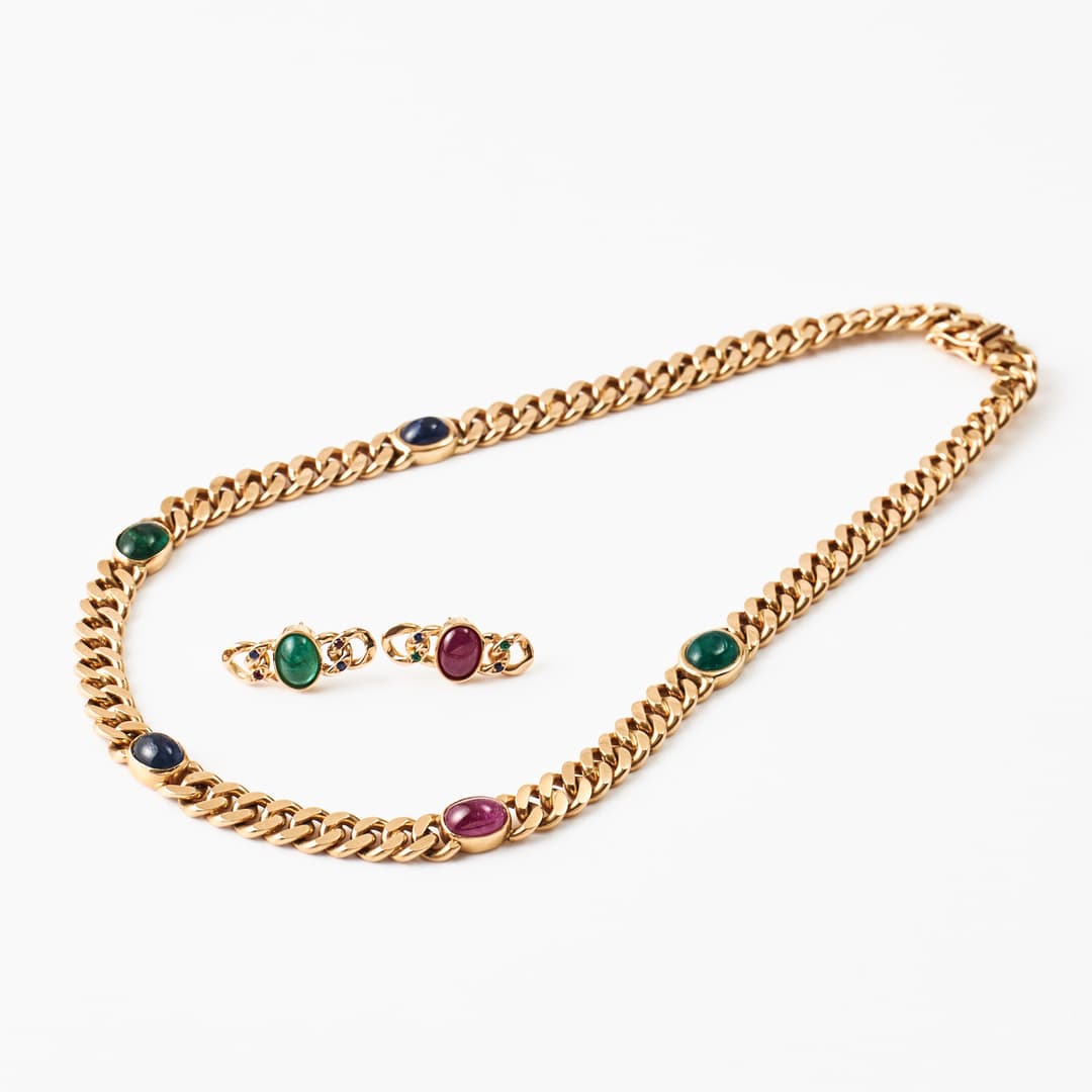 COLLIER, ÖRHÄNGEN, ett par, 18K guld med multifärgade stenar, svenska