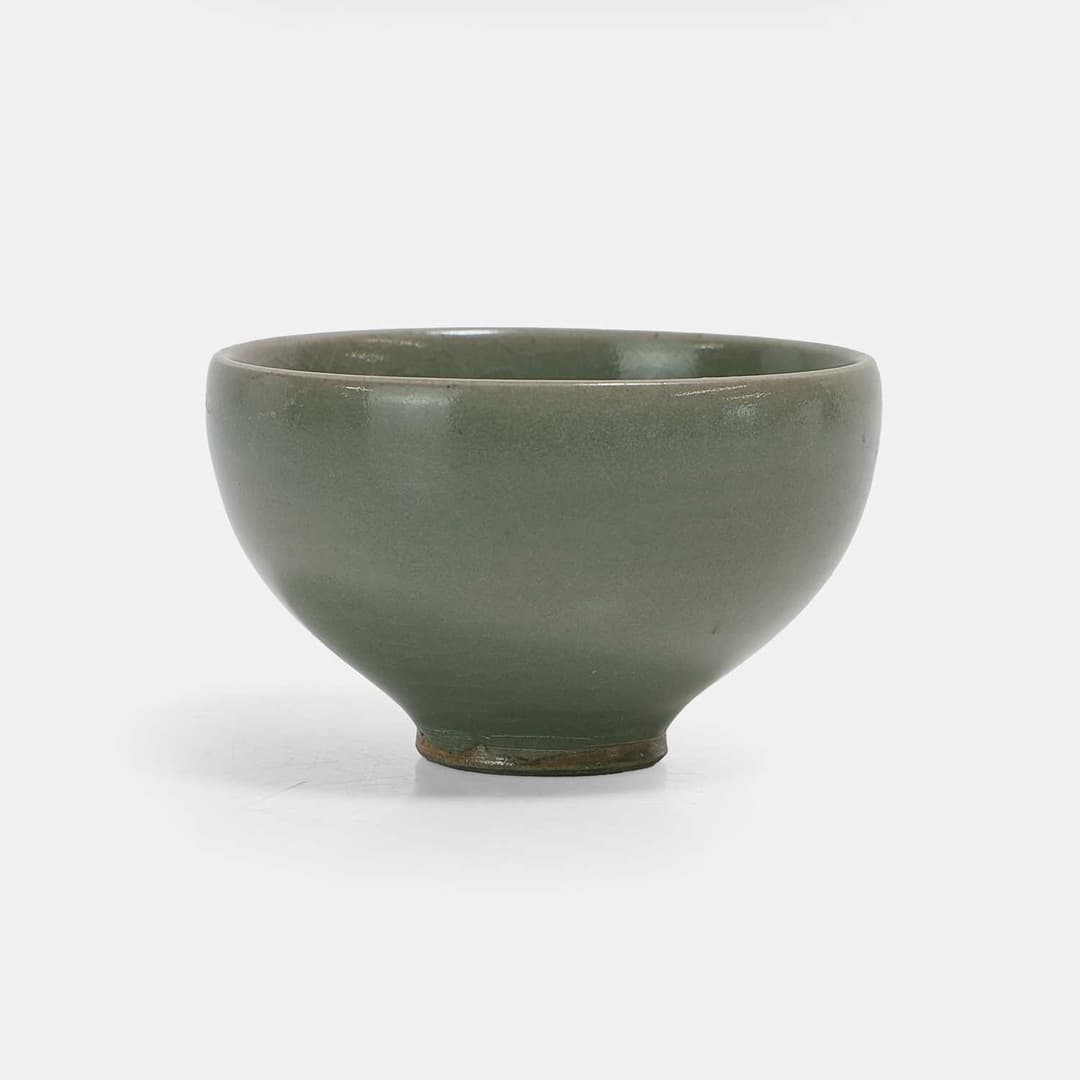 A Chinese celadon-glazed bowl Song dynasty or later