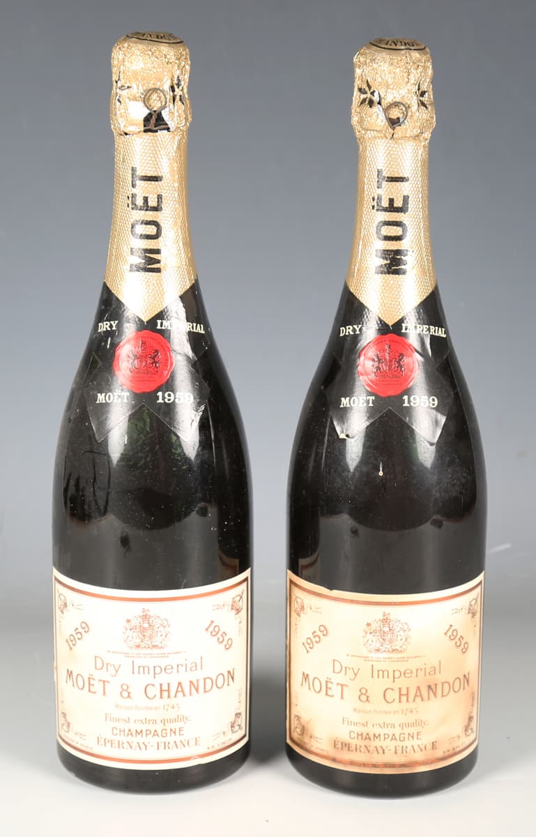 Moët & Chandon Dry Imperial Champagne, 1959 (2).