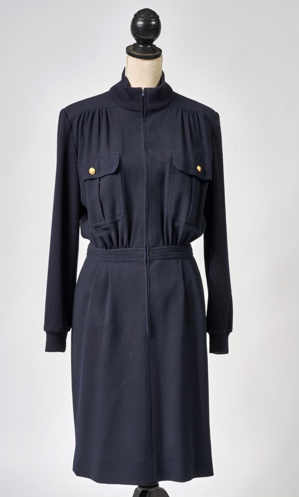 VALENTINO. Robe en laine et veste. Taille 44