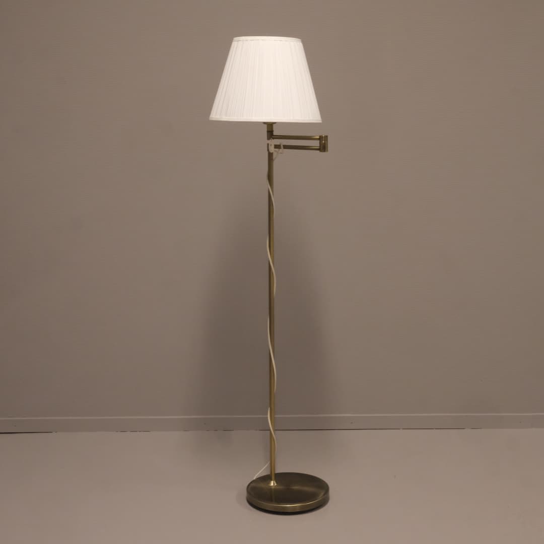 GOLVLAMPA.