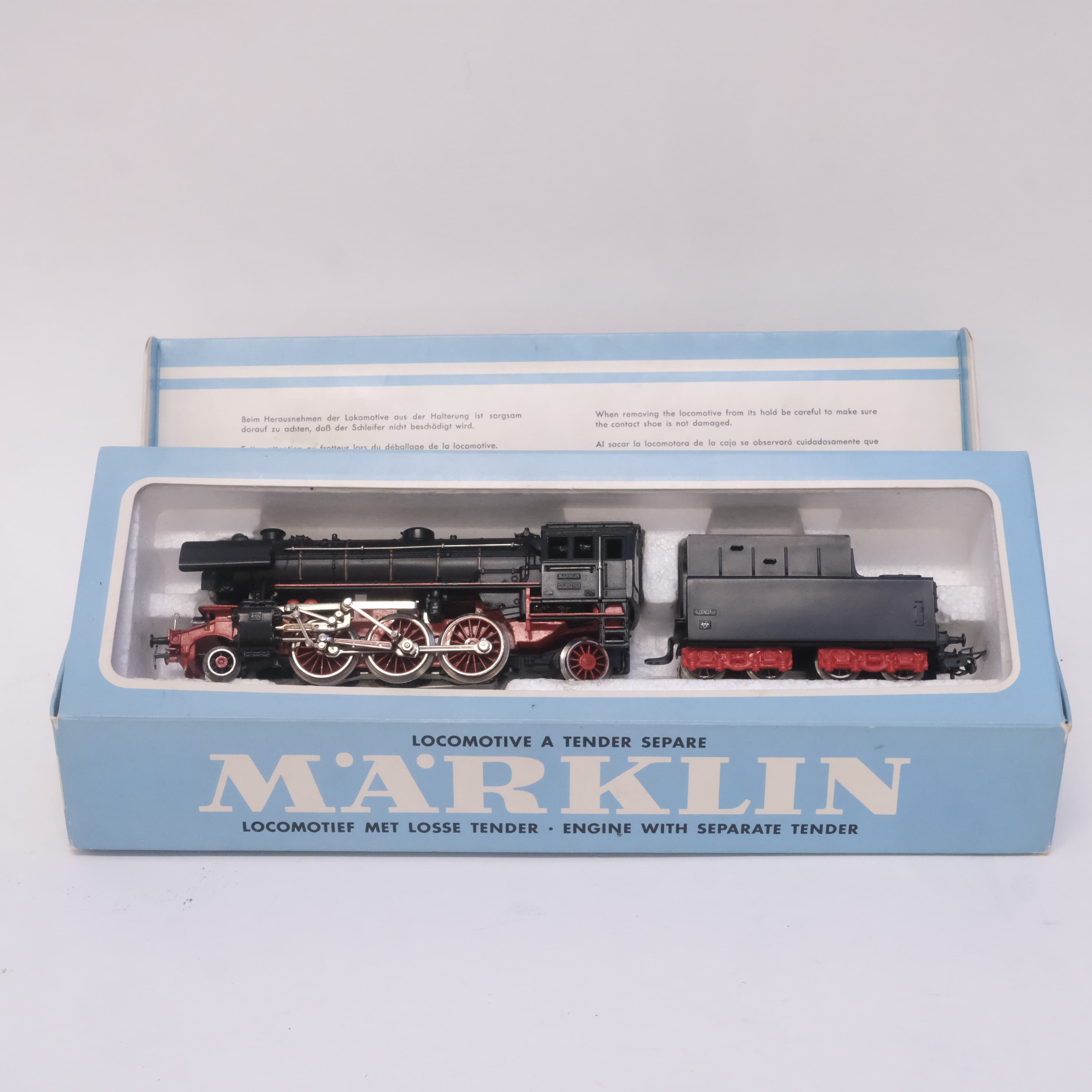 MÄRKLIN. MODELLJÄRNVÄG, ÅNGLOK MED KOLVAGN. 3005. SKALA H0.