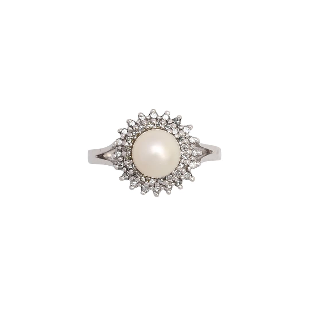 Pearl and diamonds rosette ring.