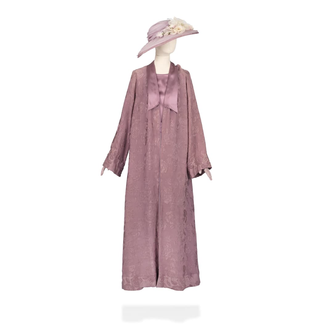 Elizabeth McGovern (as Cora, Countess of Grantham): Three dresses