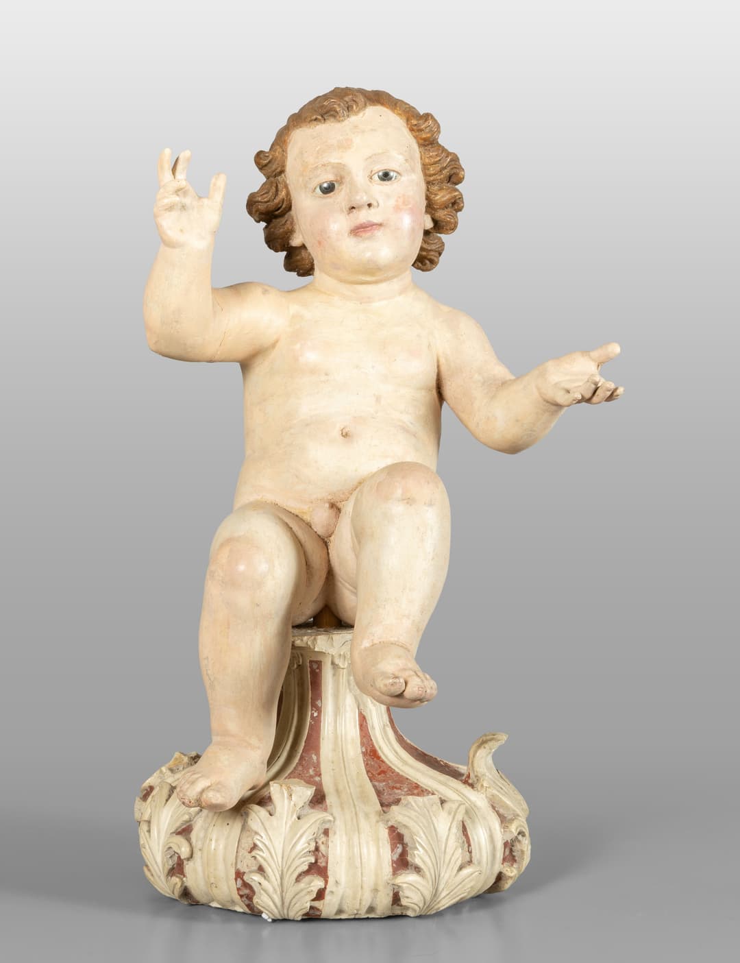 Gesù Bambino, scultura in legno finemente intagliato e laccato poggiante