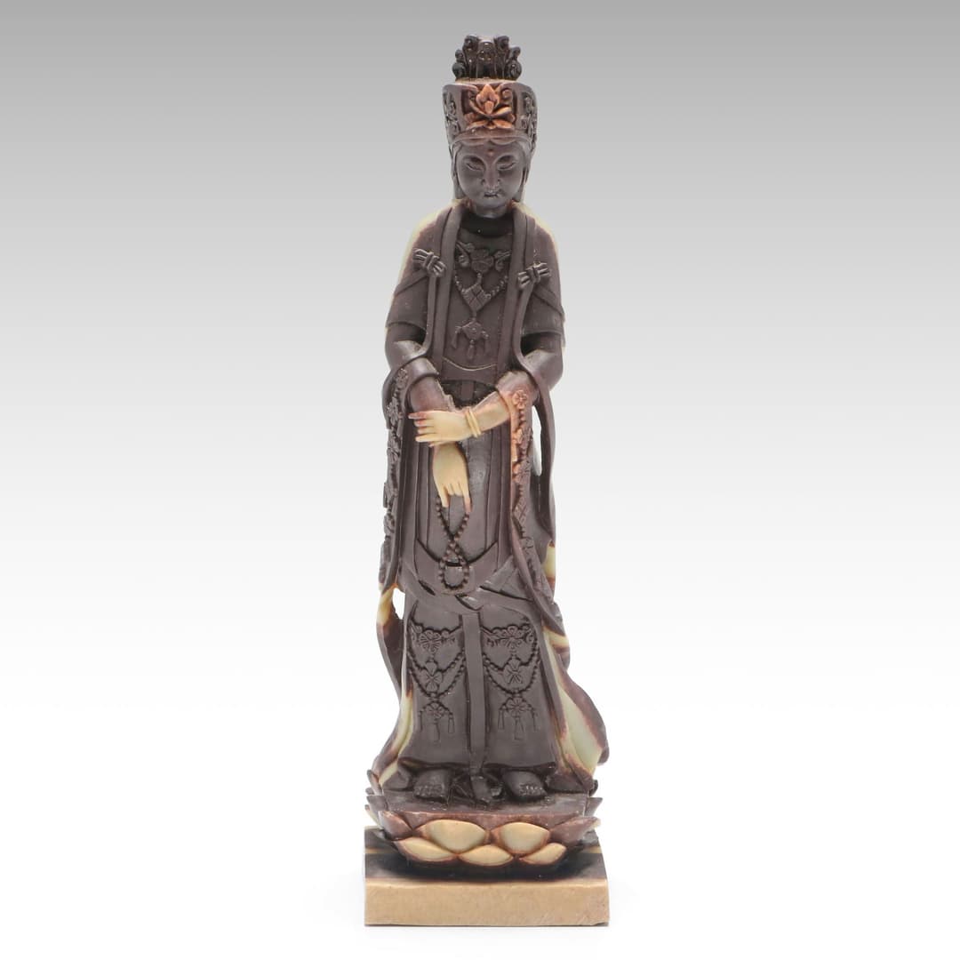Joe Zhou Hand-Carved Purple Robe Jade Guanyin Figure