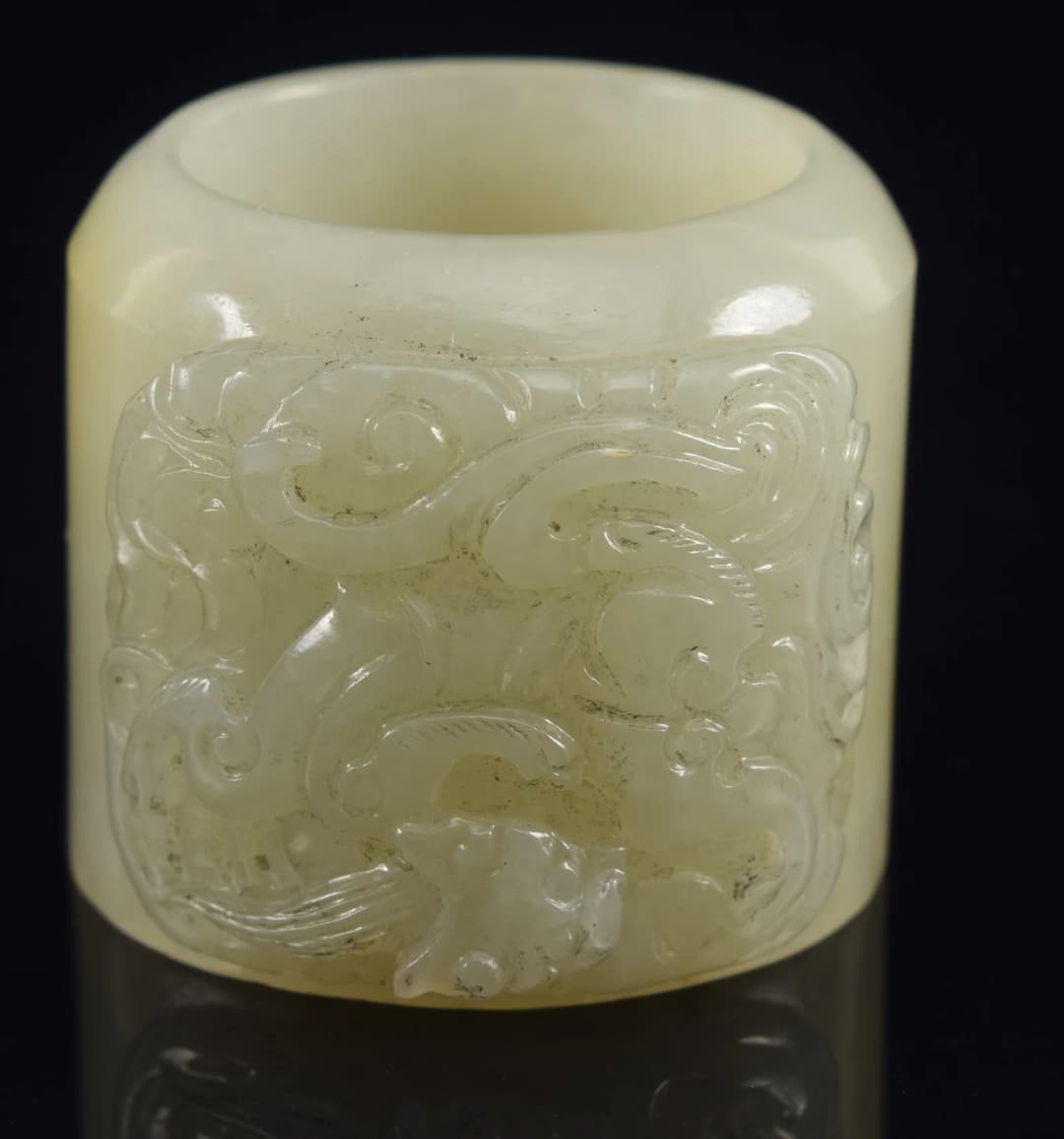 Jade archer's ring. China. 18th century. Surface carved with dragon