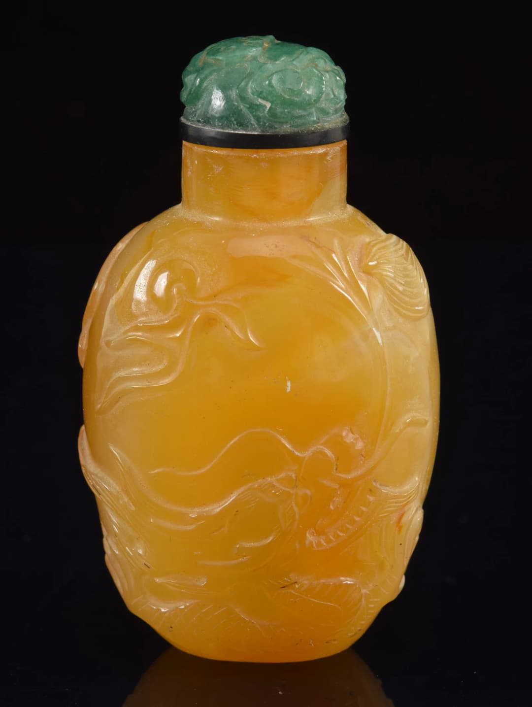 18th/19th century Chinese unusual carved yellow agate snuff bottle.