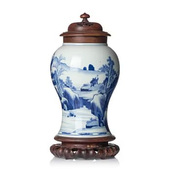 A blue and white vase, Qing dynasty, Kangxi (1662-1722).