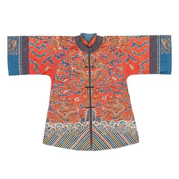 A Chinese embroidered silk robe, late Qing dynasty, 19th century.