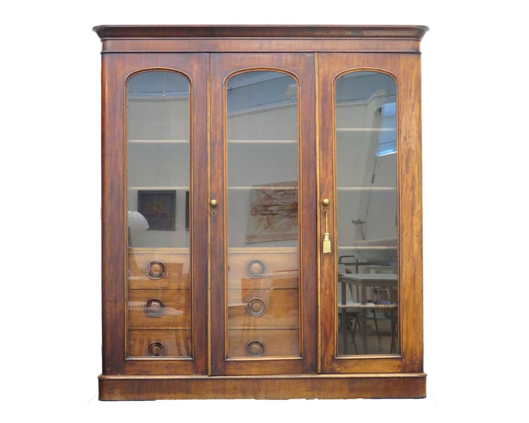 A mahogany bookcase, England, 19th century
