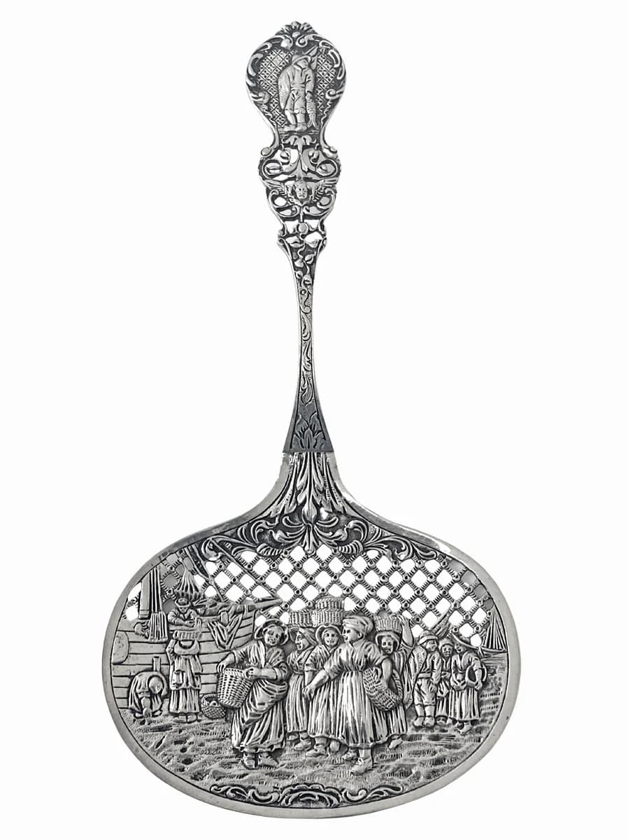 Dutch pierced repousse fruit preserve sifter silver spoon C.1916