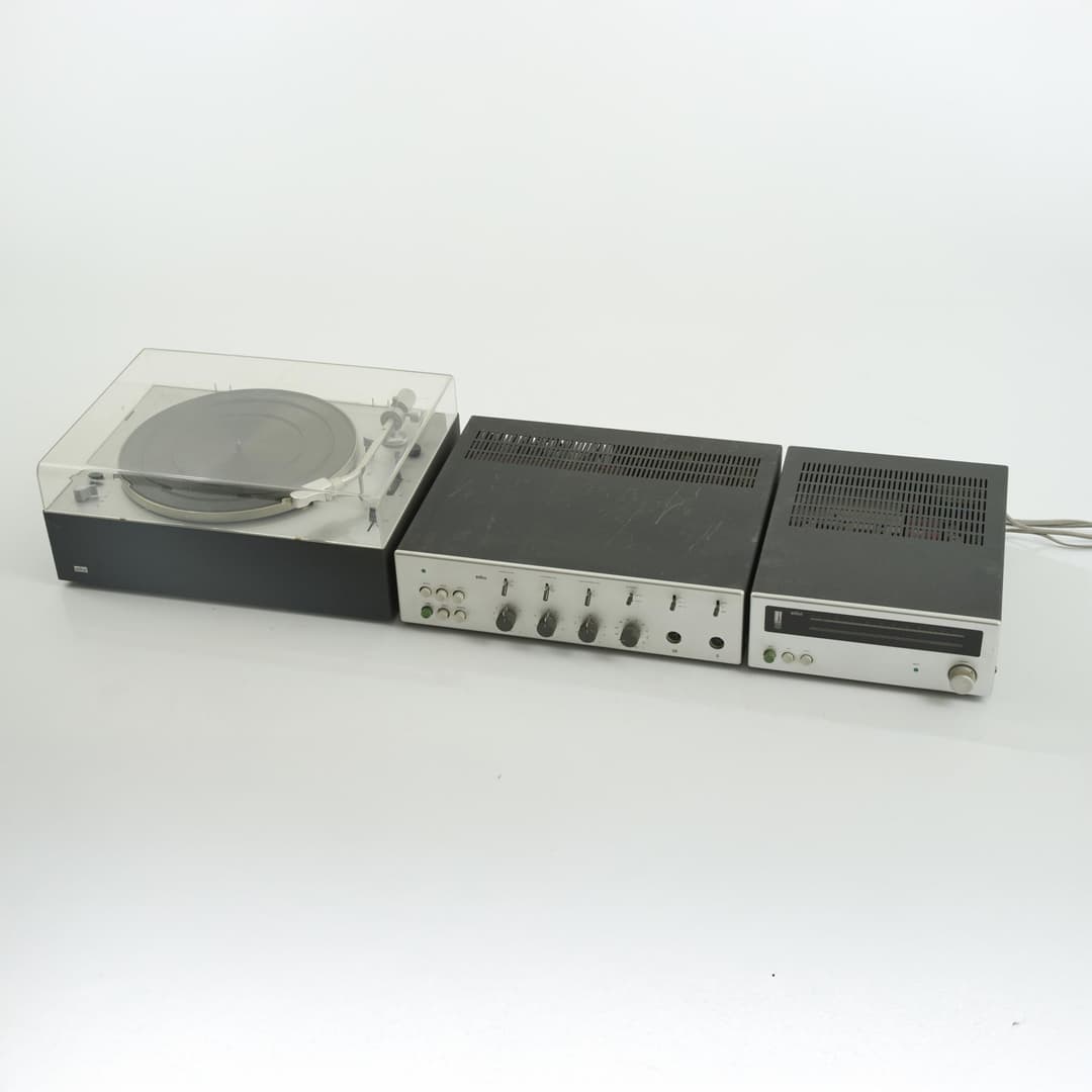 Dieter Rams Plattenspieler 'PS 1000', Radio 'CE 500' und Verstärker