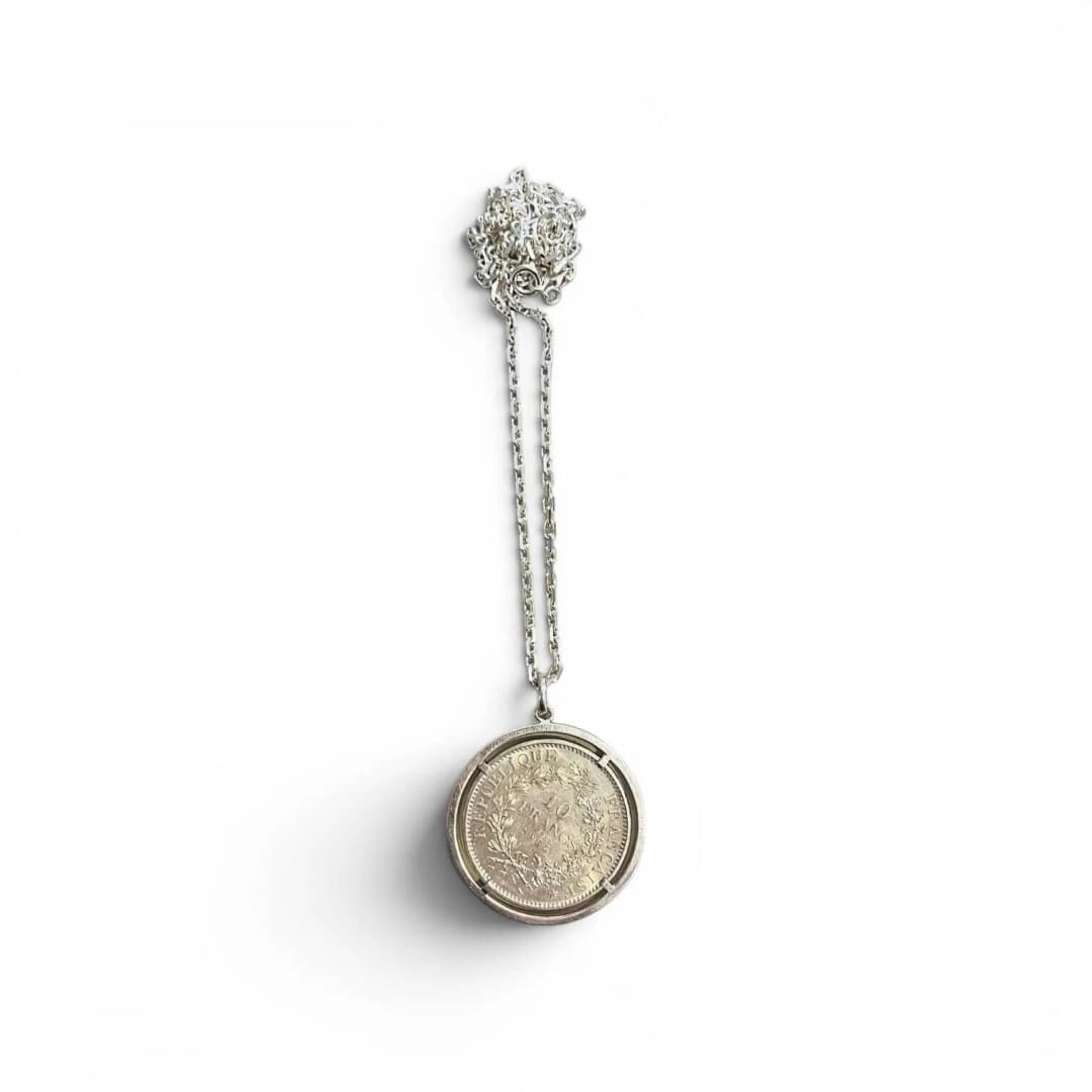 Silver pendant (800) holding a silver coin (900) of 10 Franc - Lot 264