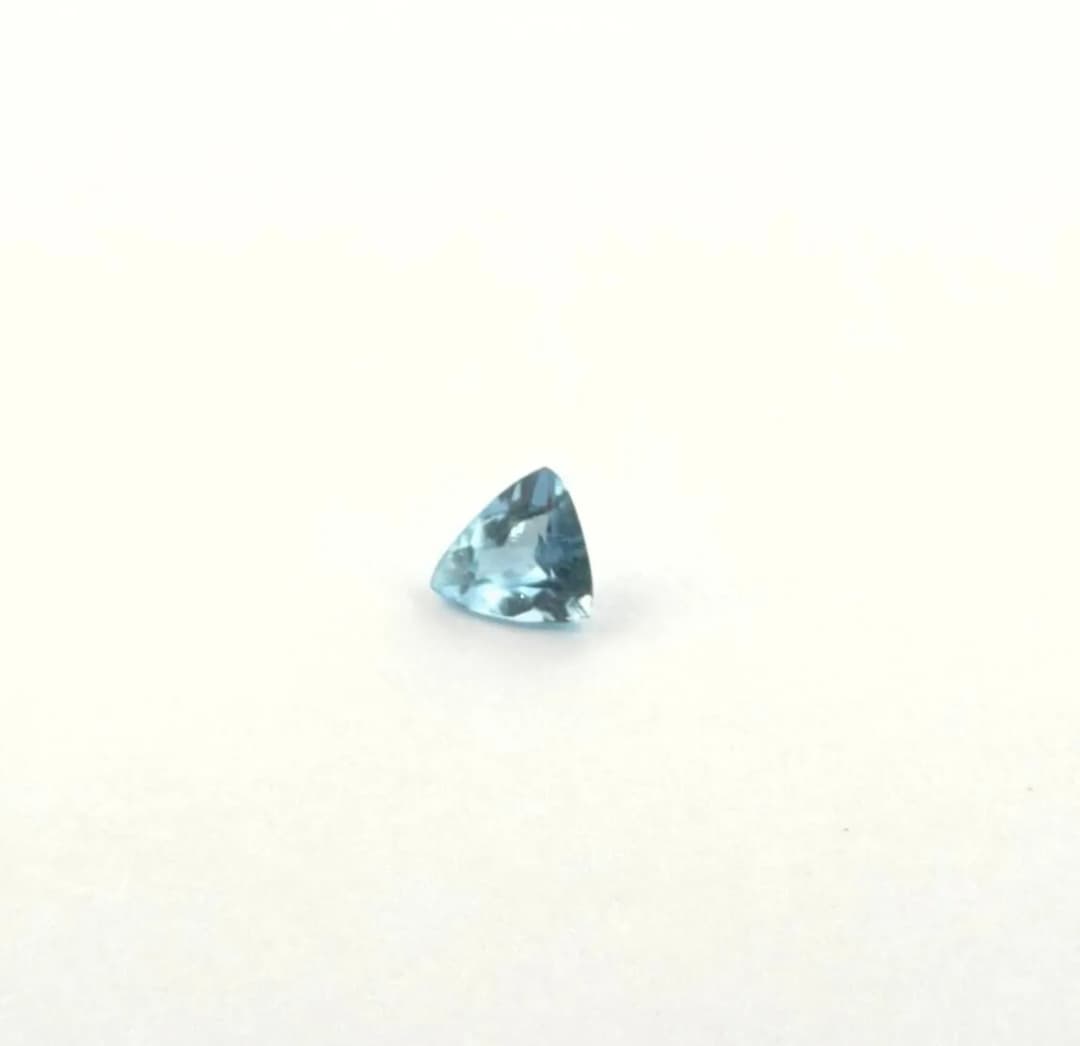 Aquamarine trillion on paper. Brazil. Dim. 5.62 x 5.70 mm ap - Lot 62