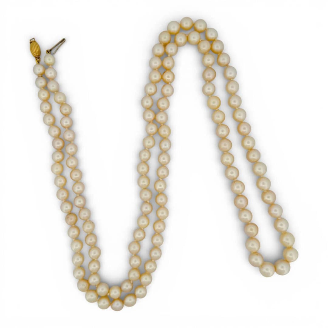 Long sautoir of cultured pearls in a slight drop. The oval c - Lot 111