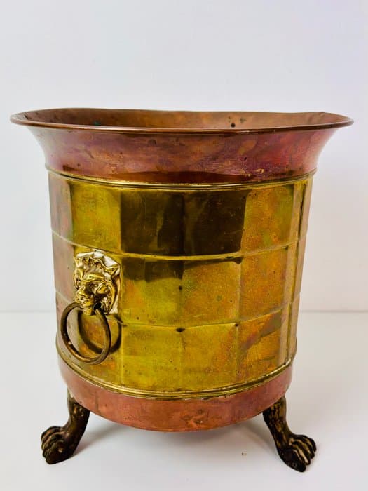 Flower pot - Copper jardinière with a lion's head and claws. - Copper