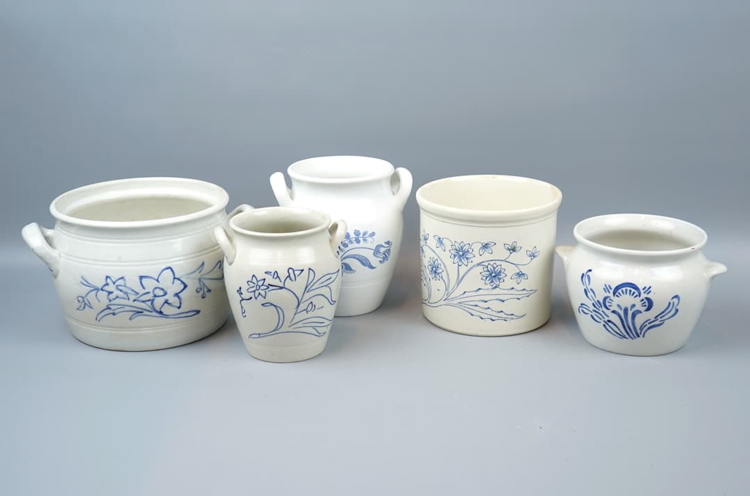 Taza y forro exterior, 5 piezas, cerámica, incluyendo Gustavsberg.