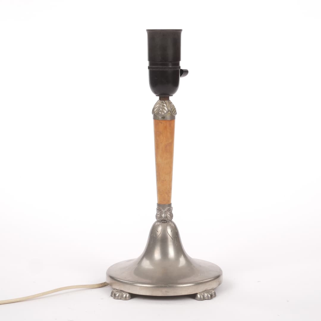 BORDSLAMPA, tenn och trä, Lundin & Lindberg, 1934.