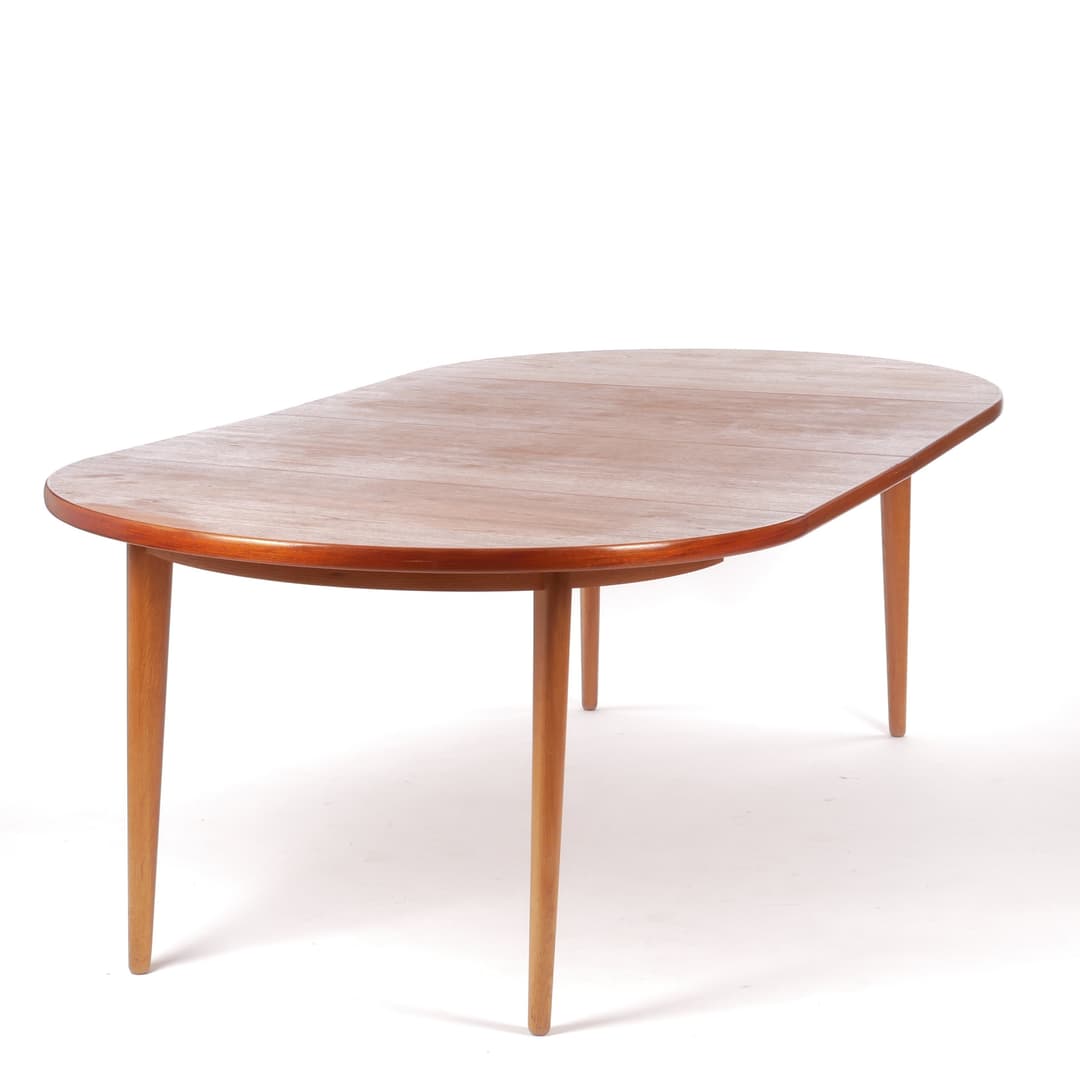 KARL-ERIK EKSELIUS. Matbord, teak och ek, 3 delar, JOC, Vetlanda, 1950/60-tal.