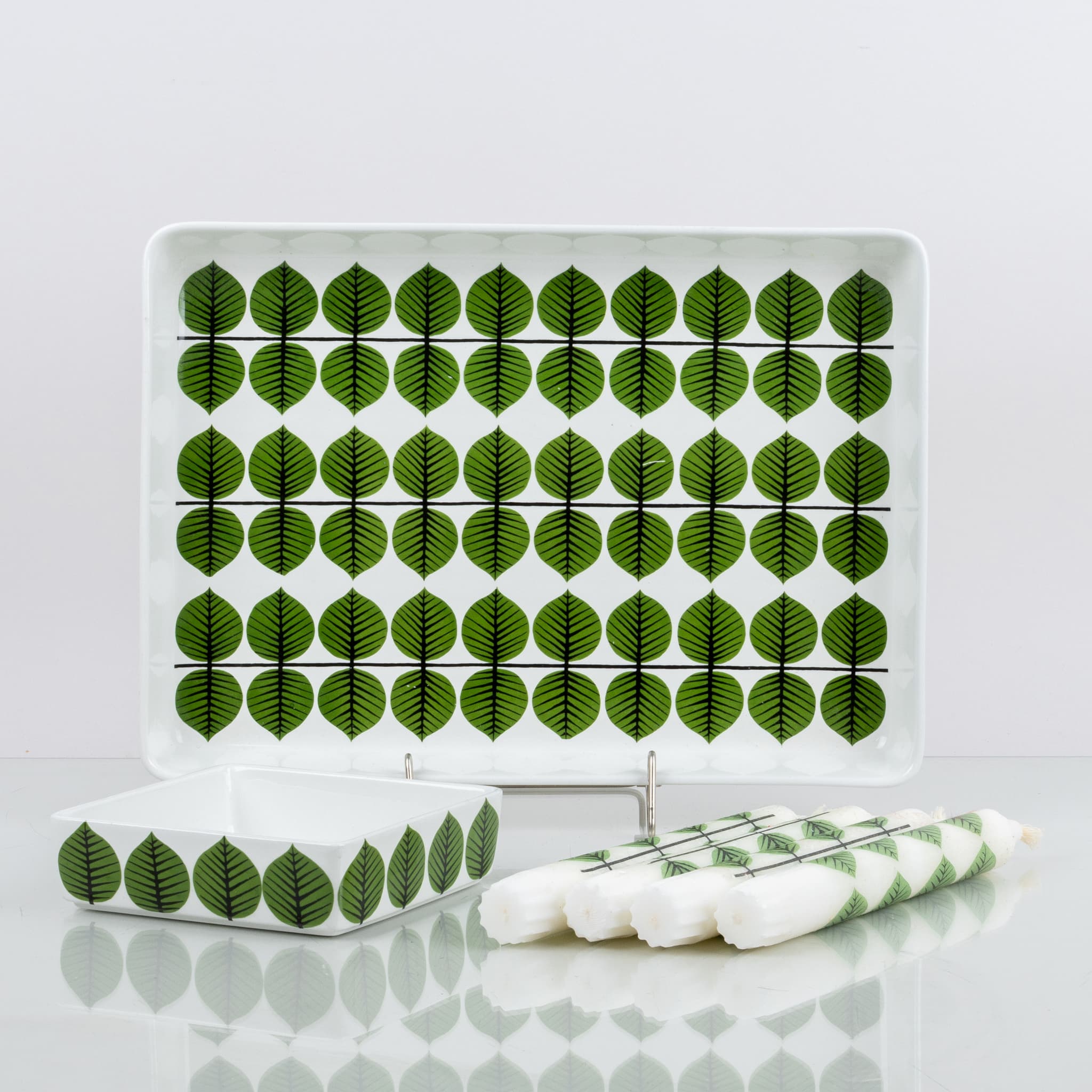 STIG LINDBERG, 2 platos de porcelana, "Berså", Gustavsberg