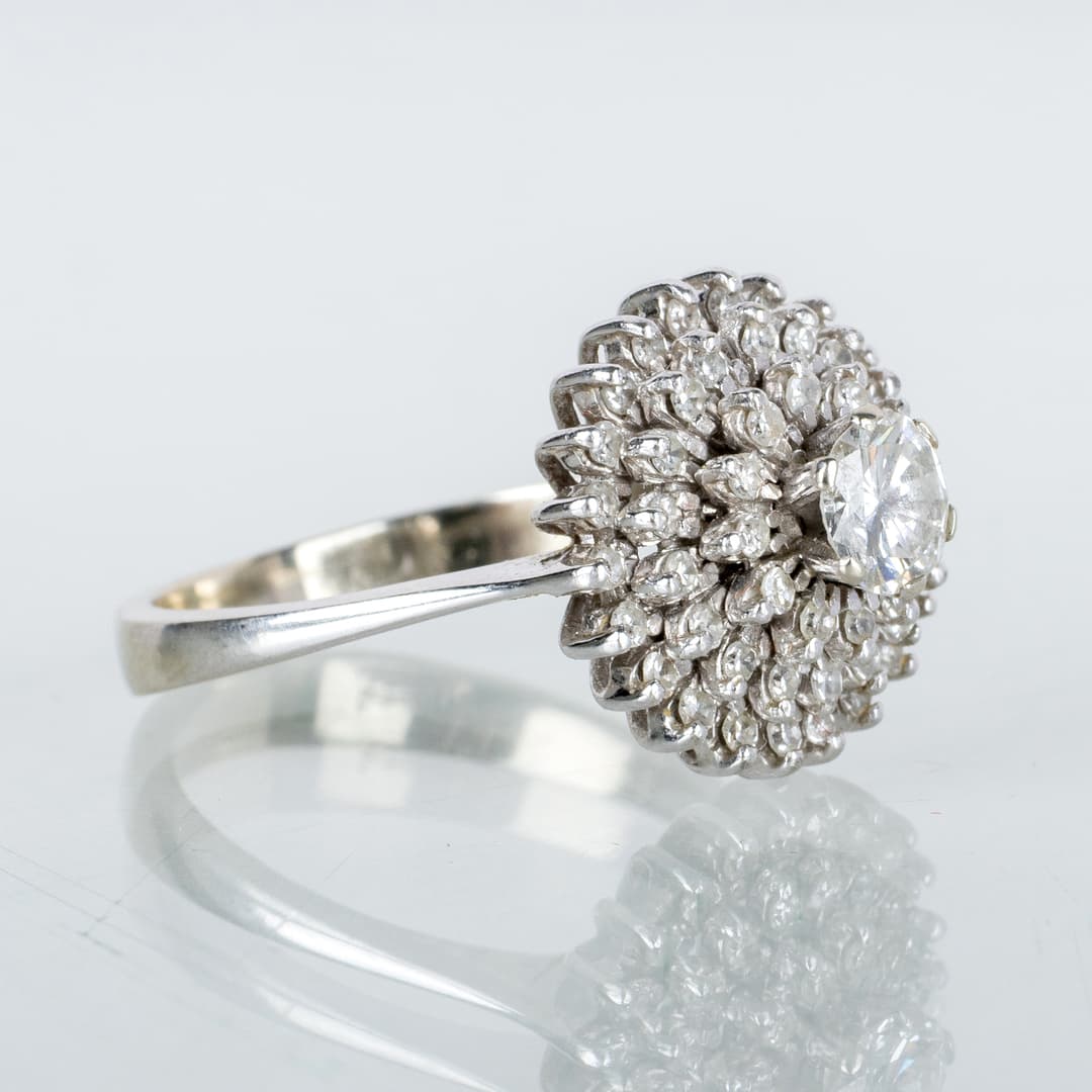 ANILLO, oro blanco de 18 quilates, con diamantes de corte brillante y tallado octogonal