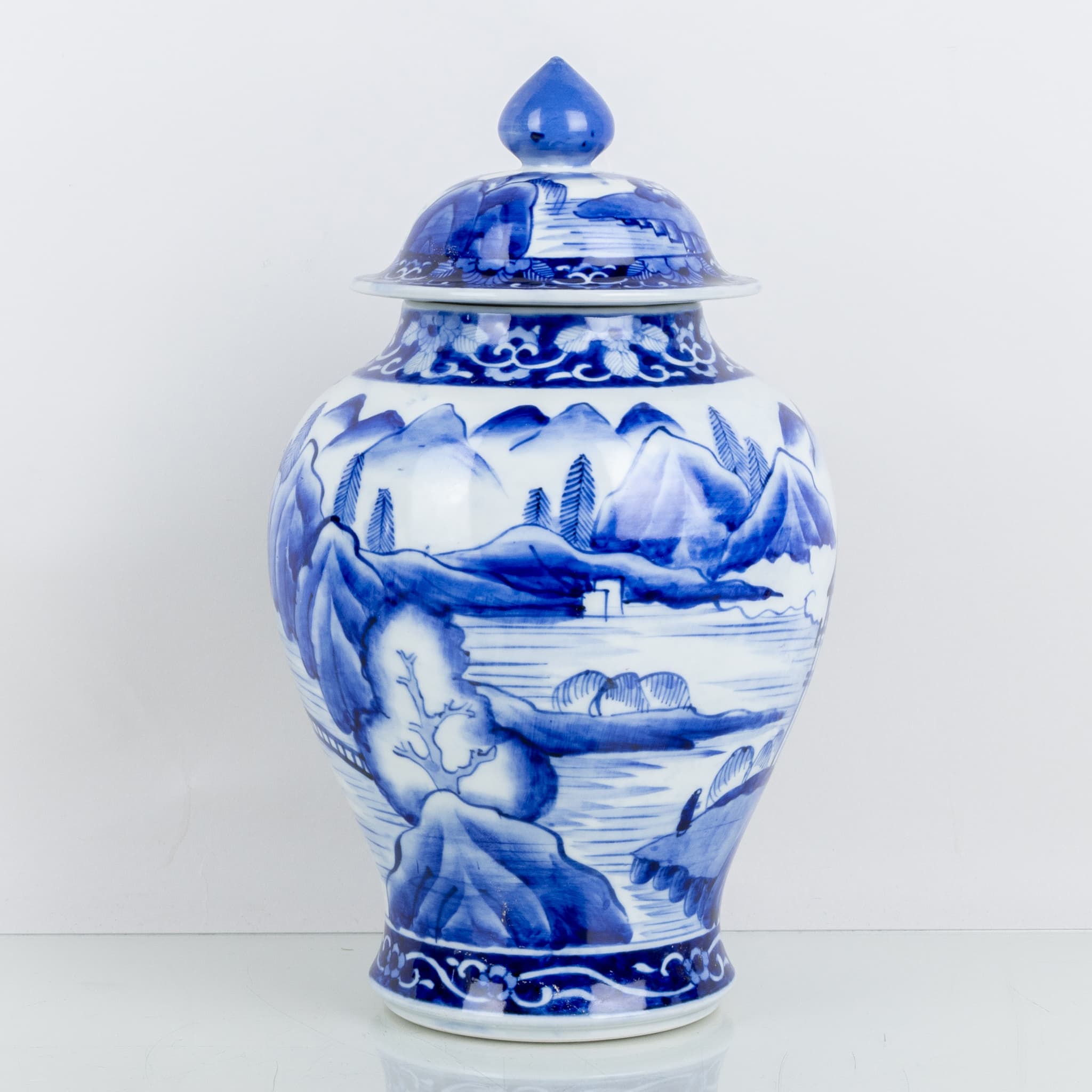 URNA SEÑUELO, porcelana, Japón, siglo XX