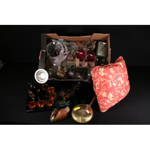 Collection of mixed collectables to include brass chambersti...
