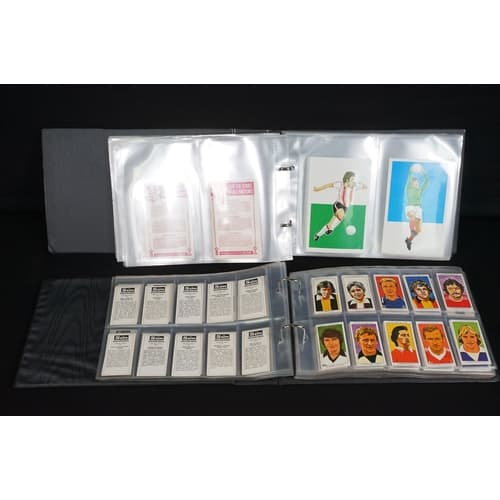 Cigarette Cards - A large collection of Football related con...