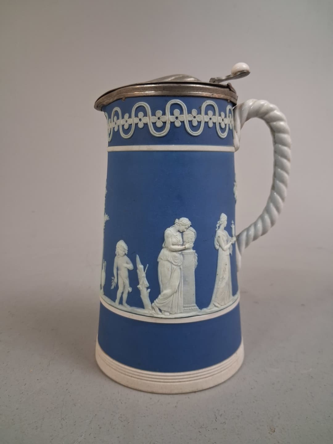 Kanna med tennlock, "Paxton Shape", Staffordshire, 1800-talets slut.
