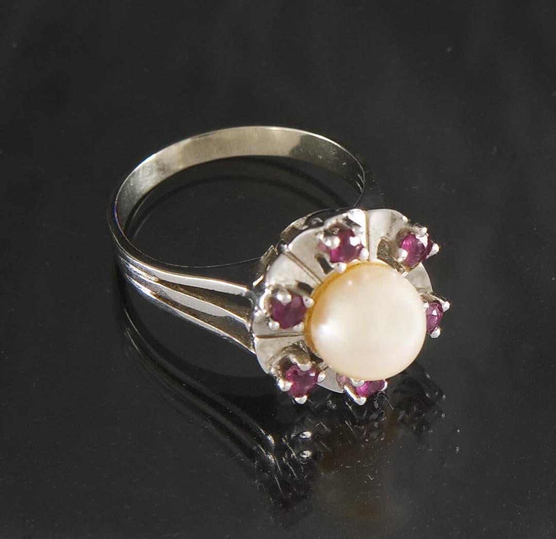 Pearl ruby ring.