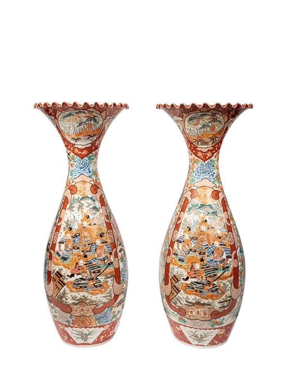PAIR OF FLARED KUTANI PORCELAIN VASES, Japan, Meiji period (1868-1912)