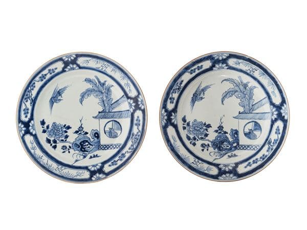 A PAIR OF BLUE AND WHITE PORCELAIN DISHES, China, Qing dynasty, 18th century