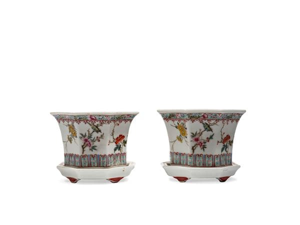 A PAIR OF FAMILLE ROSE PORCELAIN JARDINIERES AND STANDS, China, 20th century