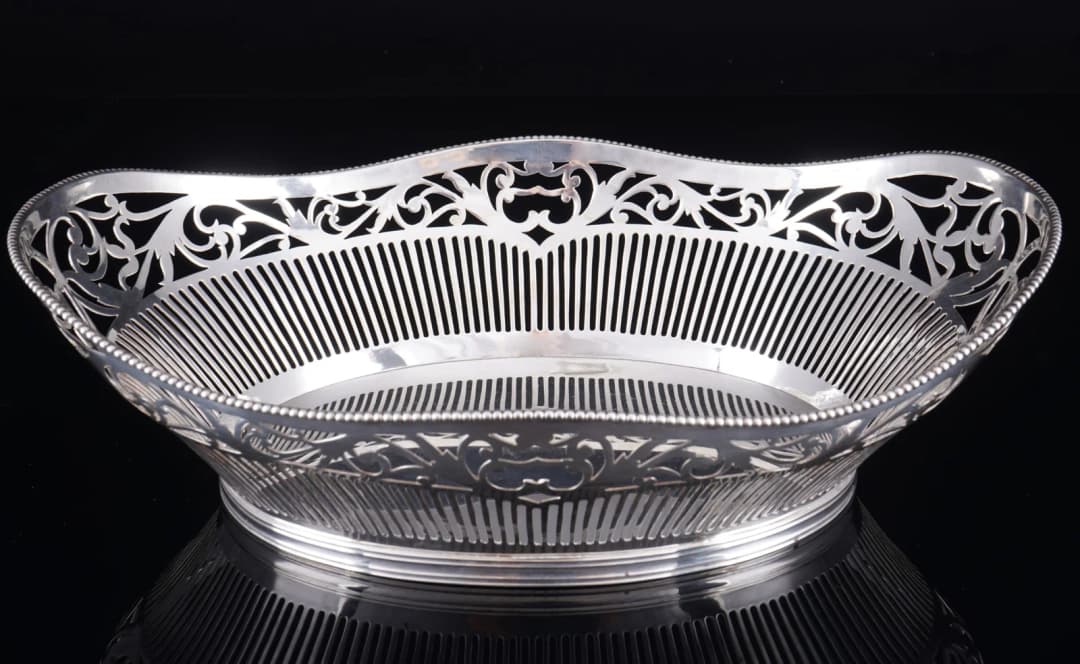 Netherlands 833 large cutwork basket