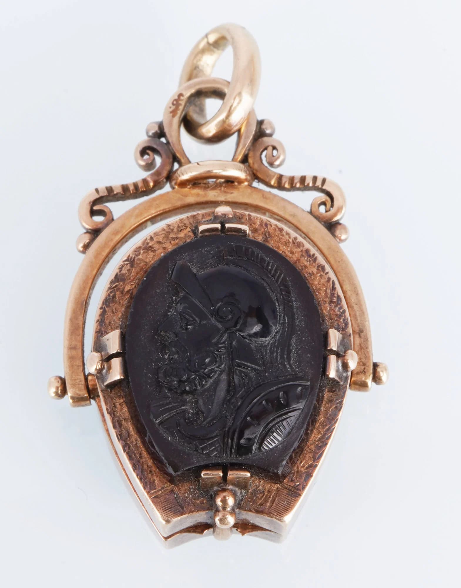 585 gold medallion pendant with onyx cameo around 1870